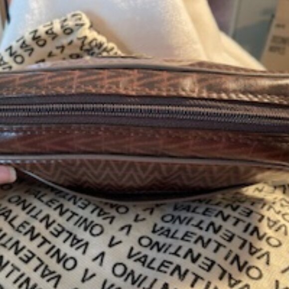 MARIO VALENTINO, AUTHENTIC EUC V LOGO PVC LEATHER CLUTCH HANDBAG - Picture 3 of 10